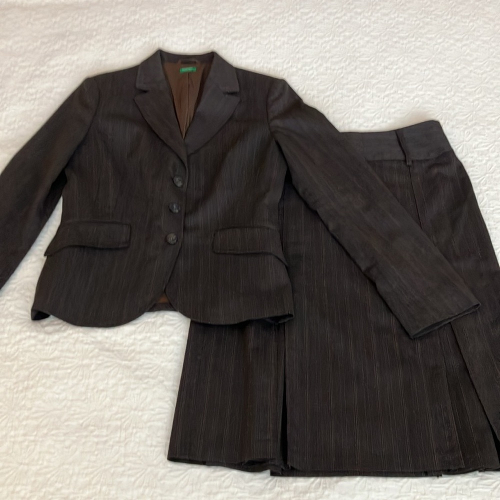 Fabulous brown pin striped Benetton blazer and matching skirt w/pleats.